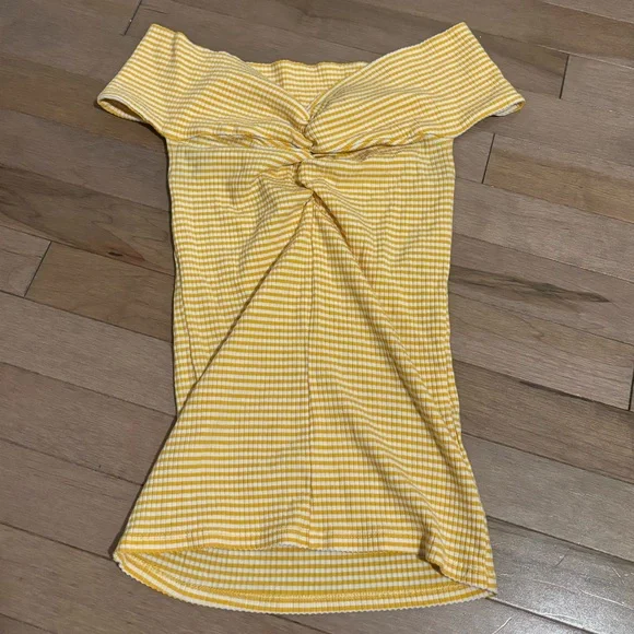 EUC Reformation Sunrise Cold Shoulder Shirt - Picture 4 of 8